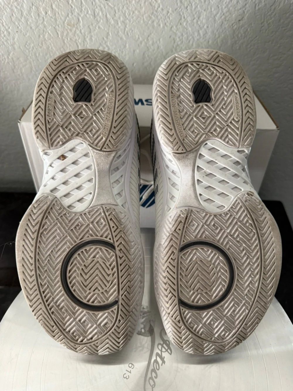 EUC K-Swiss Hypercourt Express 2 Women’s 9.5 Tennis/Pickleball Court Shoes - Picture 10 of 10